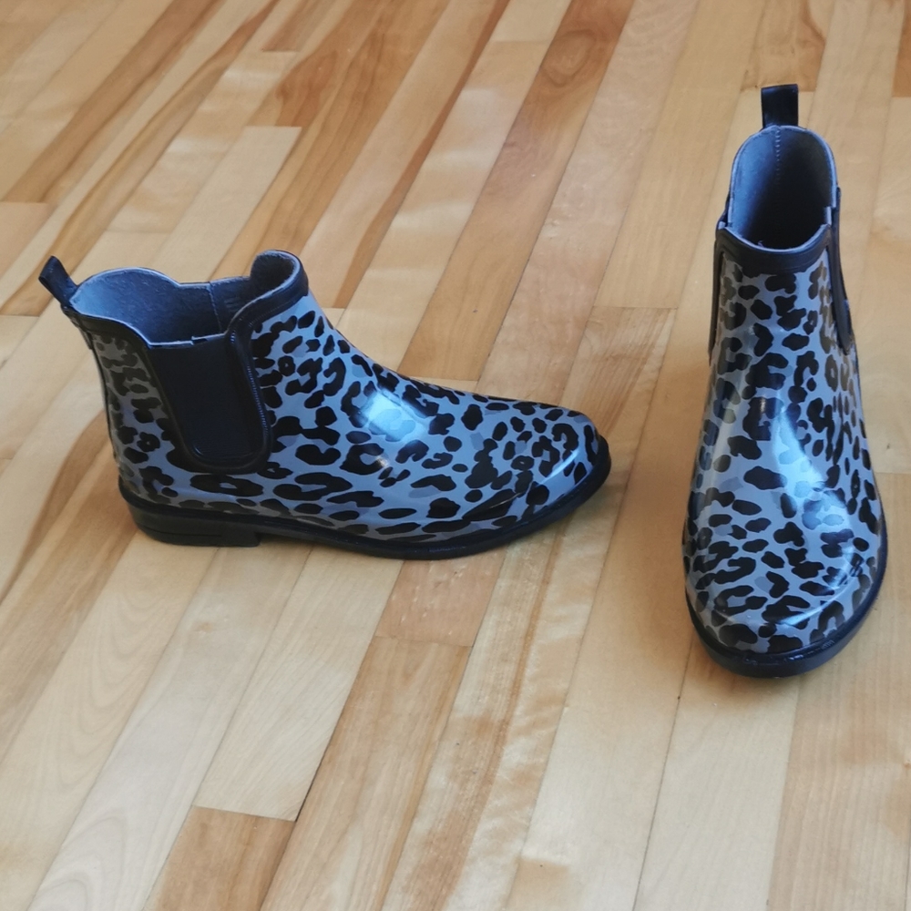 Animal print rain boots - fit like size 11B